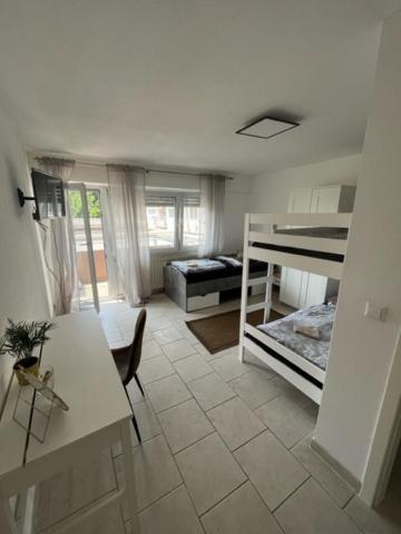 Monteurapart Neu-Ulm Ngoại thất bức ảnh